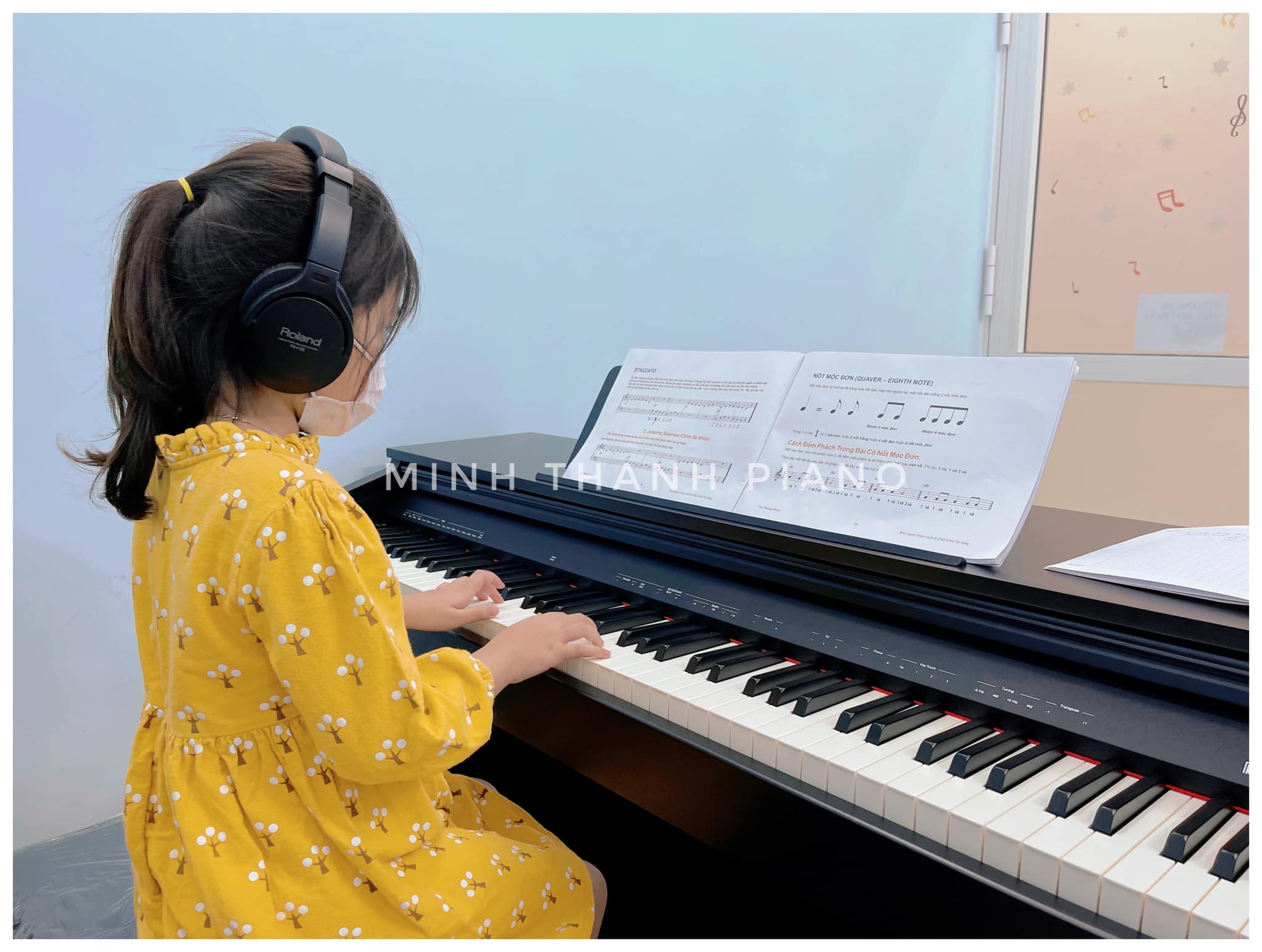 piano đệm hát nhà thờ