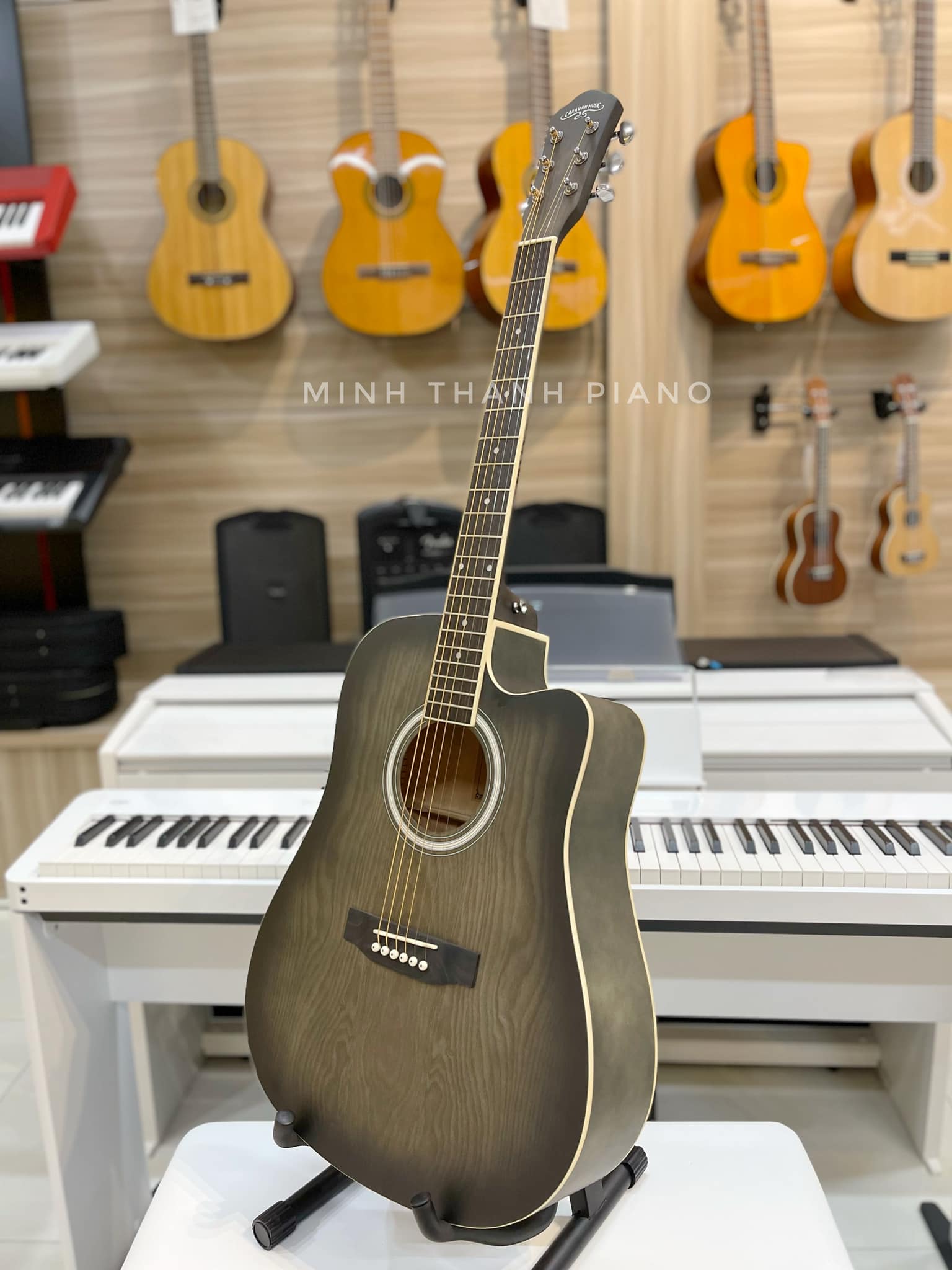 mua đàn guitar classic tại Bảo Lộc