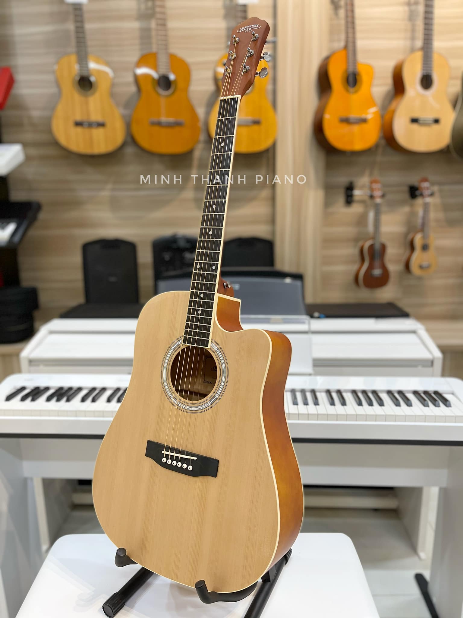 đàn guitar classic giá bao nhiêu