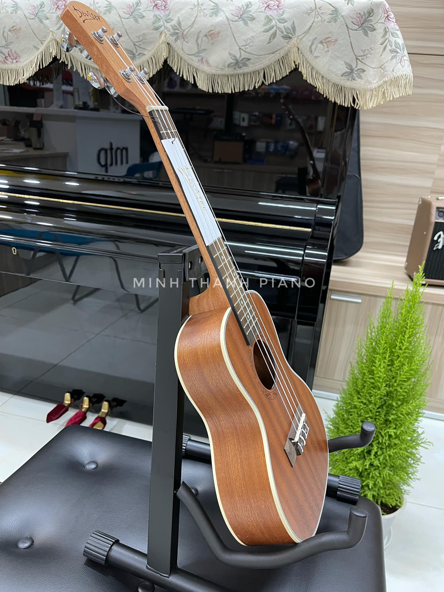 đàn ukulele Deviser UK-24-30