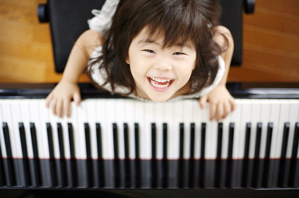 loi ich cua viec cho tre hoc dan piano
