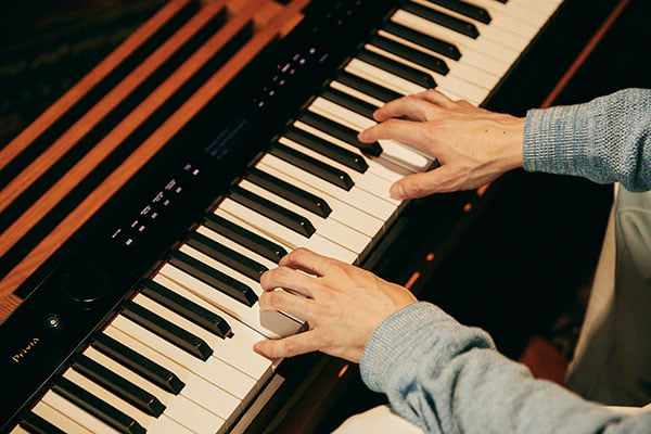 Giá từ 15 triệu nên mua đàn piano điện cũ hay mới?