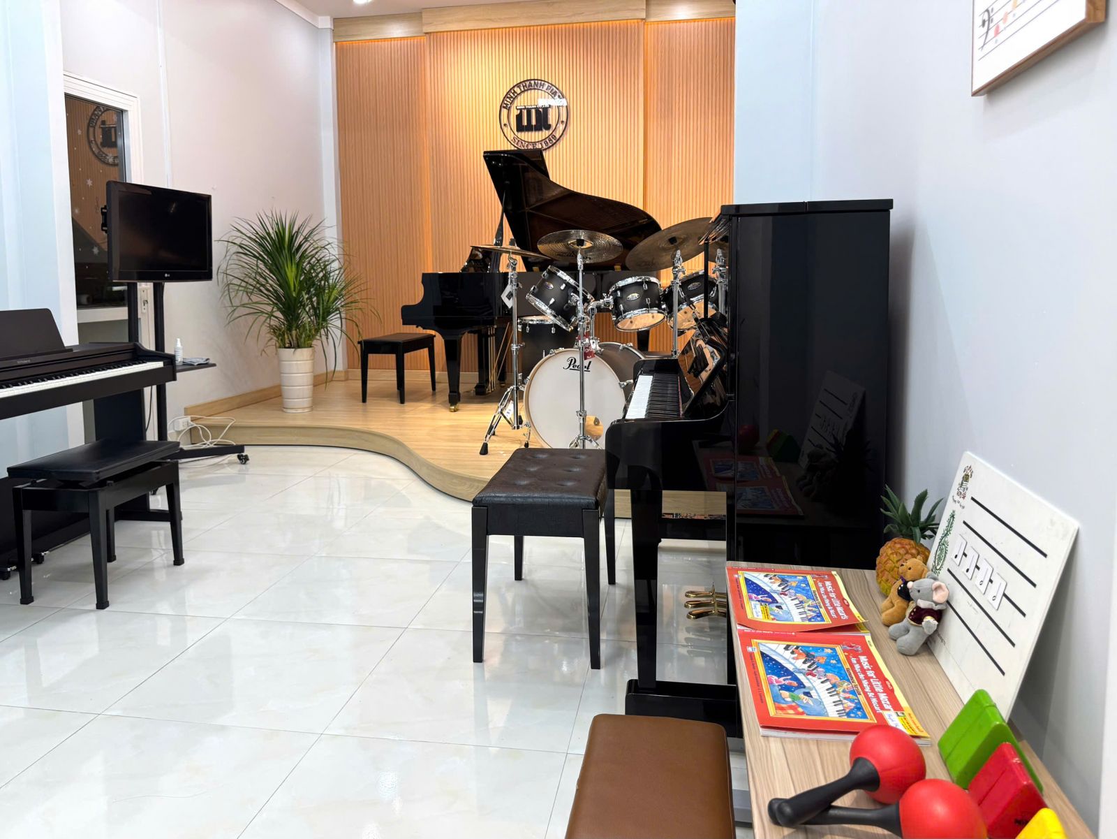 không gian lớp học piano