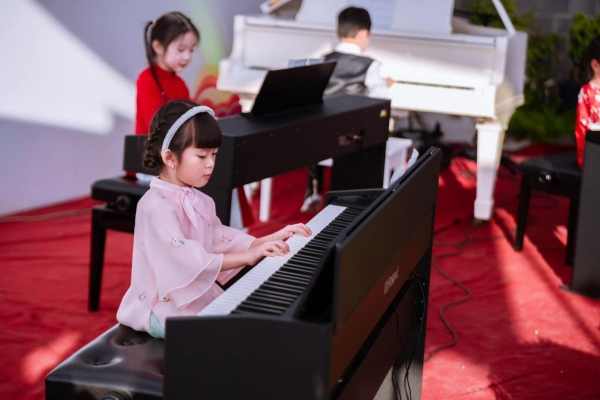 Học đàn tại Bảo Lộc – Khi bố mẹ cũng trưởng thành cùng con
